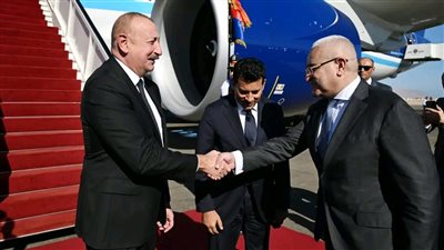 رئيس أذربيجان يصل شرم الشيخ للمشاركة في قمة السلام