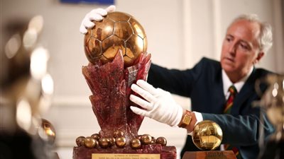 15 نجم أسطوري في صراع على جائزة 