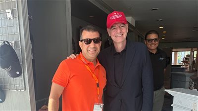 على هامش حضوره قمة السلام.. رئيس الفيفا يرتدي كاب بيك الباتروس دعمًا للسياحة المصرية بشرم الشيخ