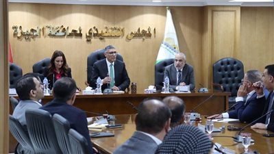 محافظ الجيزة يعقد حوارًا مجتمعيًا مع أهالي نزلة السمان لعرض خطة تطوير المنطقة 