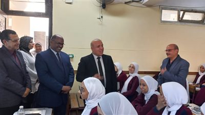 رئيس الإدارة المركزية لشؤون المديريات ووكيل تعليم القاهرة يتفقدان مدارس 