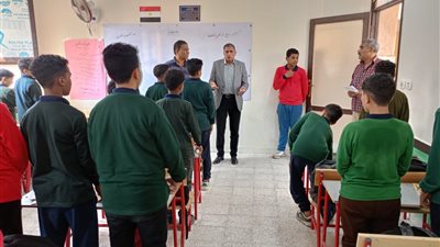 وكيل تعليم الجيزة يستبعد مدير مدرسة ويُحيل آخر للتحقيق خلال جولة مفاجئة ببولاق الدكرور