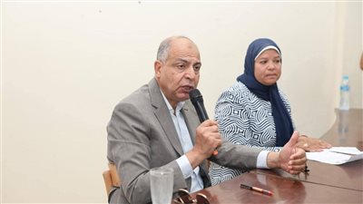 محافظ المنيا يستمع لمطالب أهالي بلة المستجدة ويوجه بتوصيل خطوط مياه الشرب 