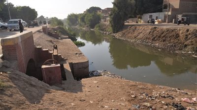 قرارات عاجلة من محافظ أسيوط بعد تفقده موقع حادث طلاب التروسيكل بمنقباد