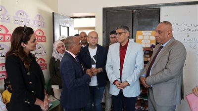 محافظ الجيزة يتفقد مدرسة المناجم الابتدائية بالواحات البحرية 