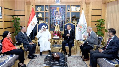 رئيس جامعة المنصورة يستقبل المستشار الثقافي الكويتي خلال زيارته لمناقشة رسالة ماجستير 