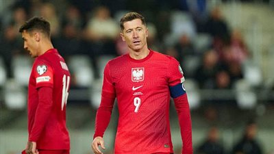 غضب في برشلونة بعد تفاقم إصابة ليفاندوفسكي مع بولندا