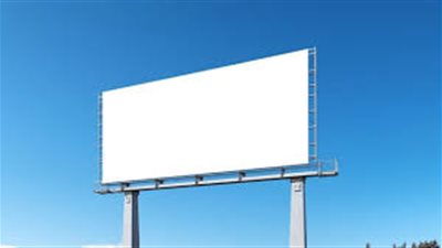 شاشات عملاقة وغياب الضوابط.. 6 آلاف لوحة إعلانية تهدد بكوارث مرورية على الطرق السريعة