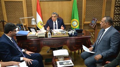 محافظ الدقهلية يعقد اجتماعًا لمناقشة المشروعات المنتهية