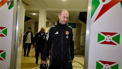 انتقاد عنيف من نجم الأهلي السابق لتوروب 