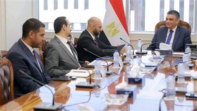 رئيس «الشراء الموحد» يبحث التعاون مع فيليبس للأجهزة الطبية بمجال توريد الأجهزة الطبية وصيانتها