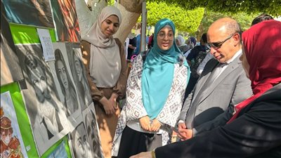 طلاب كلية طب قصر العيني ينظمون معرضا ومشغولات يدوية ضمن احتفالات أكتوبر