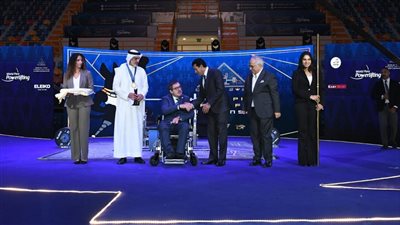 وزير الرياضة يشهد تسليم علم بطولة العالم لرفع الأثقال البارالمبي من مصر إلى البحرين 