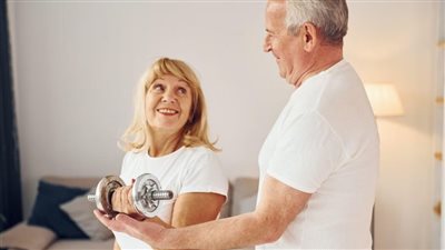 للحفاظ على الصحة البدنية.. إذا تجاوزت الستين ابتعد عن تلك العادات فورًا