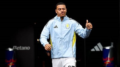 تشيلسي يطارد موهبة أستون فيلا مورجان روجرز 