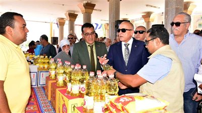 «محافظ الأقصر» يفتتح سوق اليوم الواحد لتوفير السلع الغذائية بمدينة طيبة