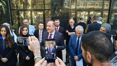 مندوب فلسطين بالجامعة العربية يزور الأسرى المبعدين إلى مصر