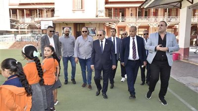 محافظ بورسعيد يتابع سير وانتظام العملية التعليمية