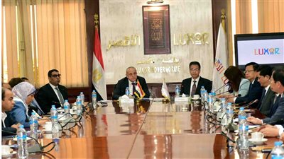 بالصور.. محافظ الأقصر والوفد الصينى يبحثان سبل التعاون الاقتصادي والسياحي بين البلدين