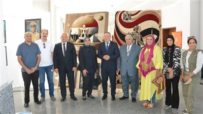 رئيس جامعه دمياط يشهد عرض 