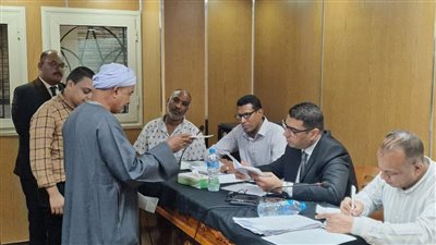 «نائب المحافظ» يوجه بسرعة الرد على شكاوى ومطالب المواطنين بالأقصر (صور)