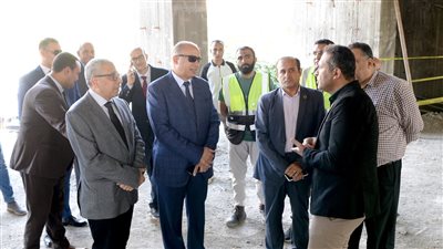 رئيس جامعة المنصورة يتابع  سير العمل بالمشروعات الإنشائية