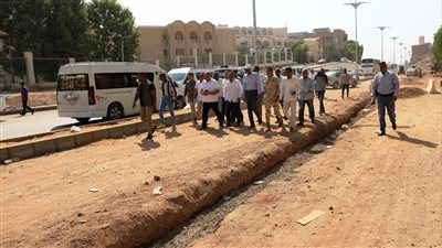 محافظ أسوان يتفقد مشروع تطوير وتوسعة طريق السادات