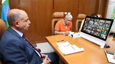 محافظ المنيا يشارك في اجتماع مجلس المحافظين عبر الفيديو كونفرانس