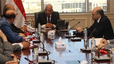 بتوجيه رئاسي.. وزير الكهرباء يبحث خطوات إنشاء مجمع صناعي لإنتاج الأسمدة العضوية