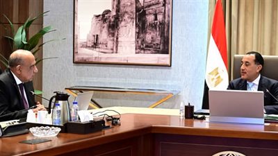 رئيس الوزراء يتابع عددا من ملفات عمل وزارة الكهرباء والطاقة المتجددة