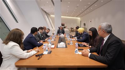 وزير السياحة والآثار يلتقي مسئولي مدرسة لوزان للفندقة بسويسرا لبحث سبل التعاون في تطوير التعليم والتدريب السياحي والفندقي