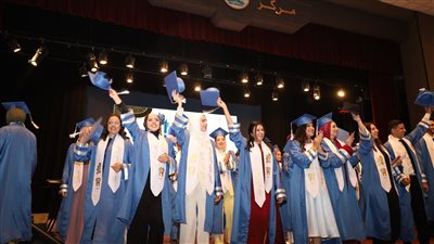 رئيس جامعة المنيا يشهد حفل تخرج الدفعة 23 من كلية طب الأسنان 