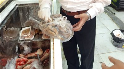 «بيطرى الأقصر» يضبط لحوم متنوعة غير صالحة للاستهلاك الآدمى (صور)