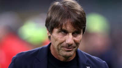 تقارير: كونتي يضغط علي إدارة نابولي لحسم صفقة لاعب اليونايتد