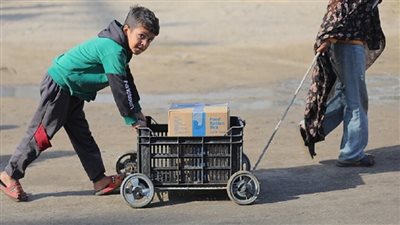 بداخلها متفجرات.. تحذير أمني في غزة من علب مموهة تشبه الأغذية المحفوظة