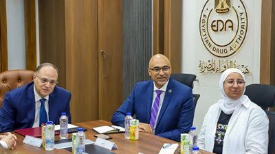 هيئة الدواء تبحث آليات تنفيذ مشروع الروشتة الرقمية 