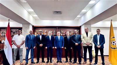 جلسة ودية بين محافظ الإسماعيلية وأعضاء لجنة الإنقاذ الإسماعيلي 