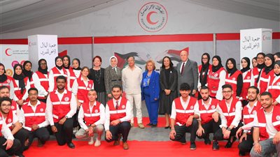 رئيس جمهورية كولومبيا يزور الهلال الأحمر المصري 