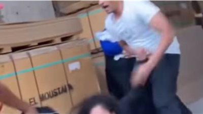 الأمن يفحص فيديو تعدي شابين على سيدة وسط الشارع بإمبابة