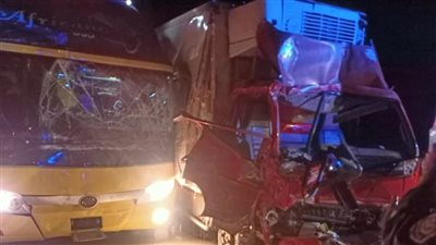 مصرع وإصابة 15 شخصًا في حادث تصادم 4 سيارت بطريق الجلالة بالسويس|صور