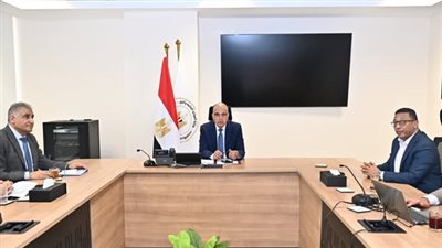 الدكتور سويلم يتابع موقف تنفيذ منشآت الحماية من أخطار السيول بمحافظة البحر الأحمر 