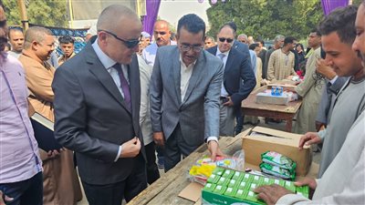بالصور.. محافظ الأقصر يفتتح سوق اليوم الواحد للسلع الغذائية بمركز إسنا