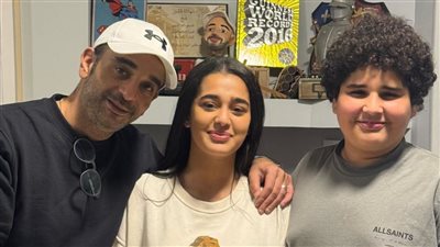 بعد زواجه من منة شلبي.. أحمد الجنايني يحتفل بعيد ميلاده مع أبنائه في أول ظهور لهم