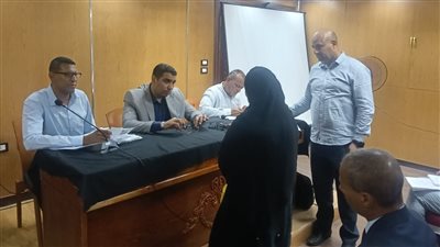 بالصور.. فحص شكاوى ومطالب المواطنين خلال اليوم المفتوح في الأقصر