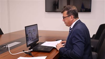 سكرتير عام دمياط يشارك عبر تقنية 