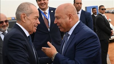 الفريق كامل الوزير وسير محمد منصور يضعان حجر أساس المصنع الجديد للسيارات