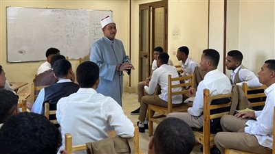 بالصور.. عقد ندوة توعوية حول مخاطر الإدمان لطلاب المعاهد الفنية بالأقصر