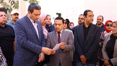  محافظ دمياط يتفقد القافلة العلاجية التوعوية لوزارة الصحة بشط جريبة 