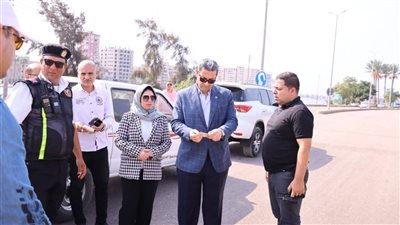 محافظ دمياط يضبط سيارة تسير عكس الاتجاه 