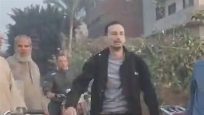 كلاكيت تاني مرة.. شاب يعتدي على «مسن» بقرية الأخميين بفاقوس في الشرقية| تفاصيل